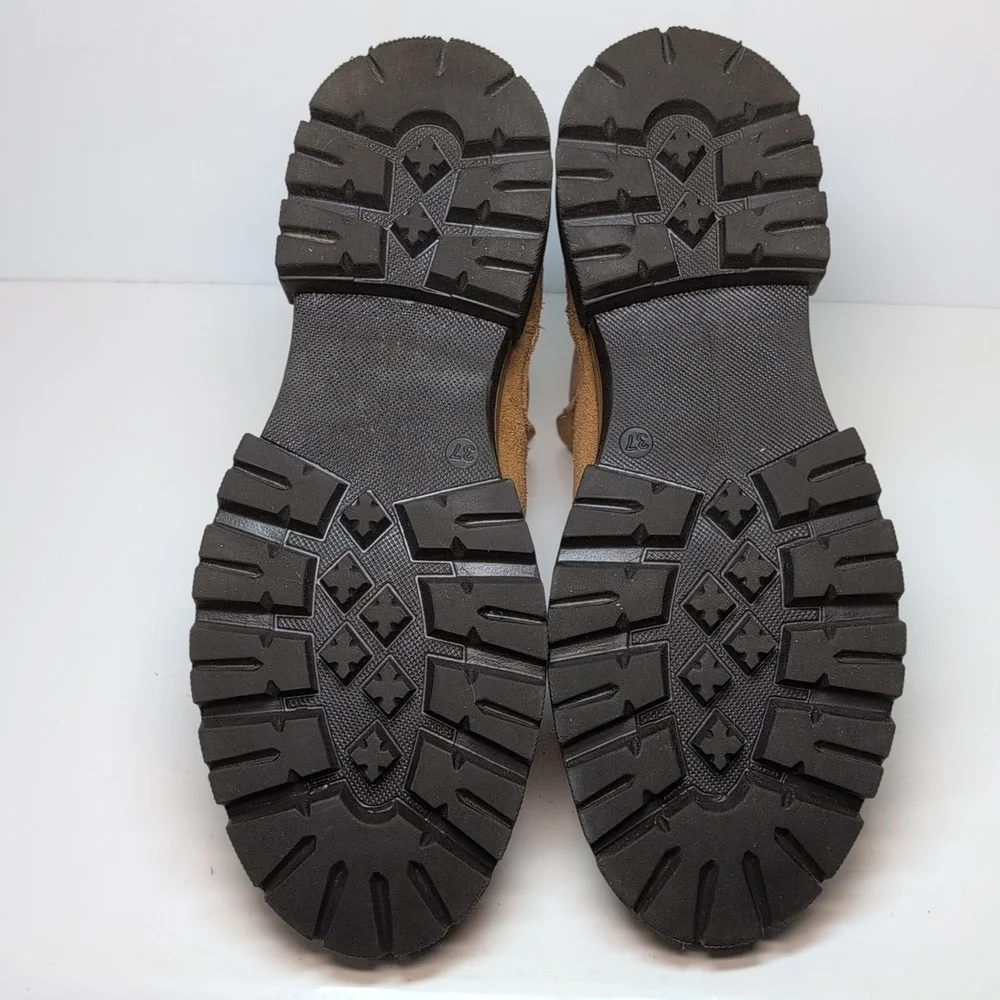 Danassa  lugged sole Chelsea suede boots women's size 6.5 EU 37 - Picture 5 of 16